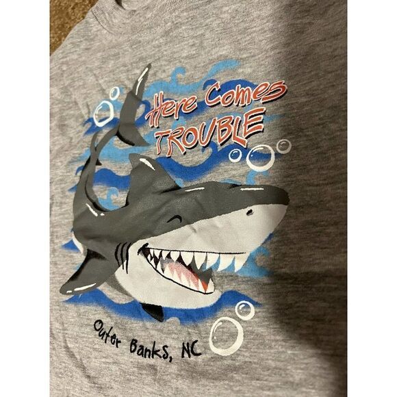 Kid U Not “Here Comes Trouble” Shark Outerbanks, NC Shirt Toddler 2T - Picture 2 of 5